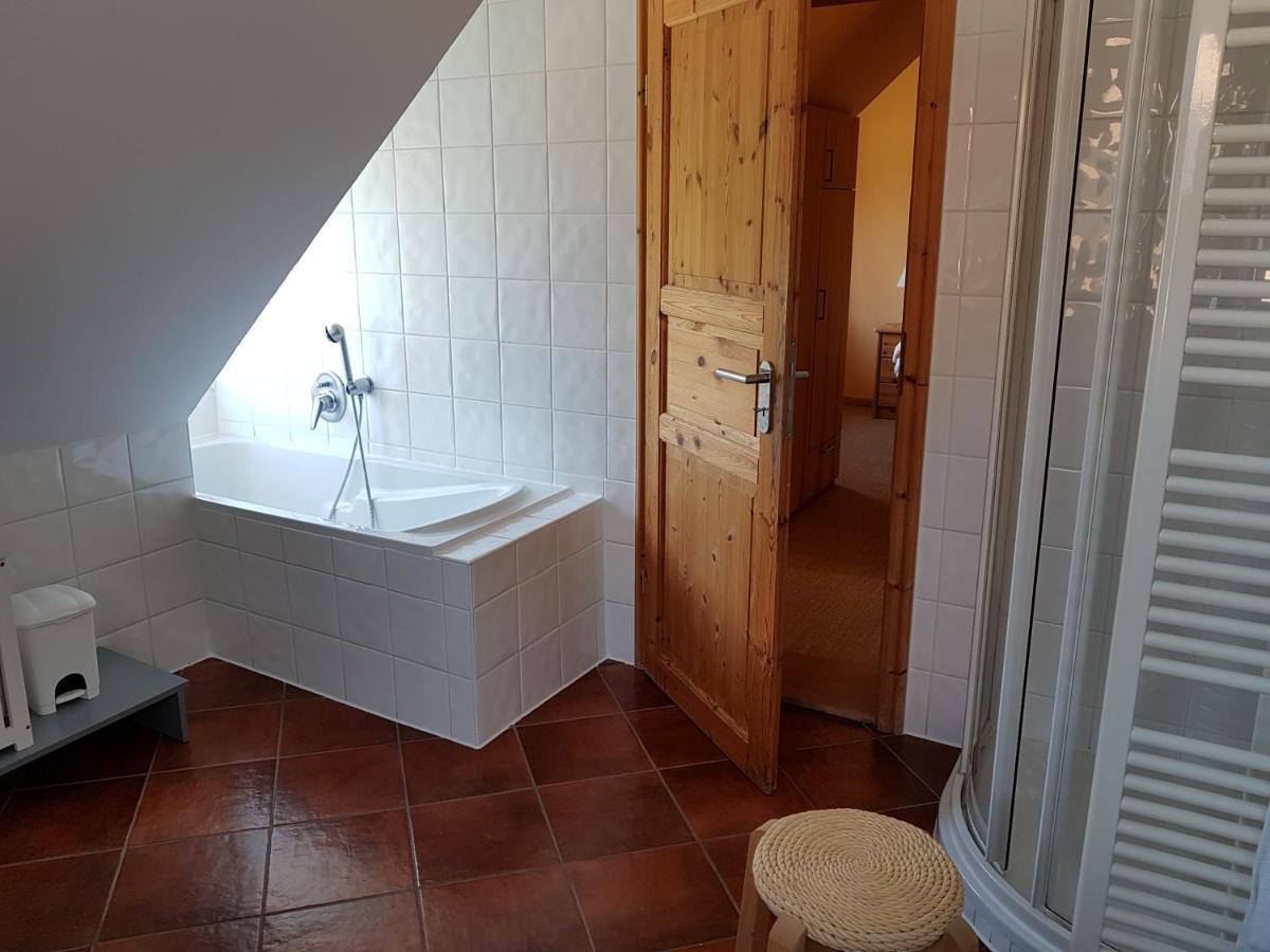 Grosse Wohnung / Haushaelfte In Peetzig Am See Angermunde Exterior foto